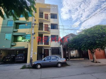 🏡 DEPARTAMENTO EN VENTA EN LA URBANIZACIÓN SANTA VICTORIA – 2DO PISO

📍 Ubicación privilegiada, a pocos pasos del Paseo Las Musas,
a dos cuadras d