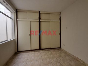 🏡 DEPARTAMENTO EN VENTA EN LA URBANIZACIÓN SANTA VICTORIA – 2DO PISO

📍 Ubicación privilegiada, a pocos pasos del Paseo Las Musas,
a dos cuadras d
