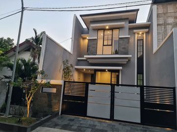 Rumah Jalan Utama Rungkut Asri Utara ROW 4 Mobil