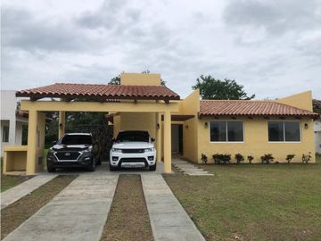 VENTA CASA CAMPESTRE / PLAYA MALIBU GORGONA PANAMA