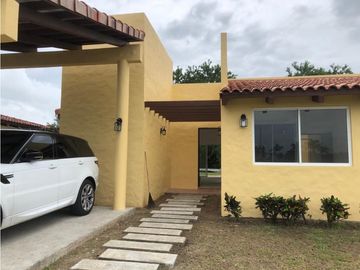 VENTA CASA CAMPESTRE / PLAYA MALIBU GORGONA PANAMA