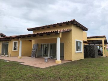 VENTA CASA CAMPESTRE / PLAYA MALIBU GORGONA PANAMA