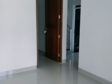 RUMAH MURAH SIAP HUNI 2 LANTAI DEKAT JALAN RAYA DI KOTA JOGJA