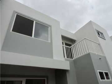 SE VENDE CASA EN BRISAS DEL GOLF $250,000 AM