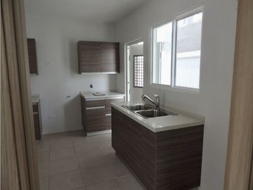SE VENDE CASA EN BRISAS DEL GOLF $250,000 AM
