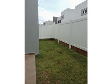 SE VENDE CASA EN BRISAS DEL GOLF $250,000 AM
