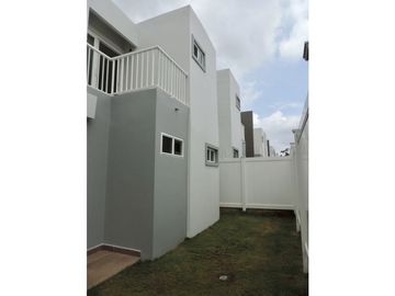 SE VENDE CASA EN BRISAS DEL GOLF $250,000 AM