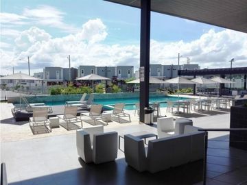 SE VENDE CASA EN BRISAS DEL GOLF $250,000 AM