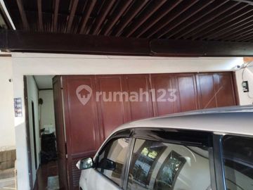 Rumah Luas Asri 2 Lantai Lokasi Strategis Dekat ke Blok M di Cilandak, Jakarta Selatan