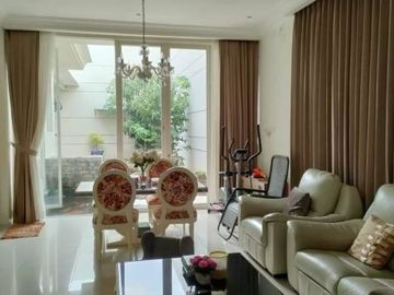 Rumah Full Furnish Long Beach Pakuwon City Hadap Timur umsse