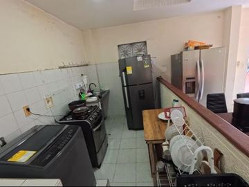 ¡OPORTUNIDAD DE INVERSIÓN EN SAN ALONSO! 
Se vende amplia casa de 3 niveles ubicada en un sector est