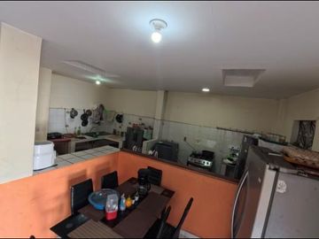 ¡OPORTUNIDAD DE INVERSIÓN EN SAN ALONSO! 
Se vende amplia casa de 3 niveles ubicada en un sector est