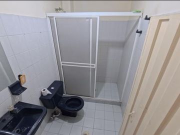 ¡OPORTUNIDAD DE INVERSIÓN EN SAN ALONSO! 
Se vende amplia casa de 3 niveles ubicada en un sector est