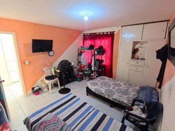 ¡OPORTUNIDAD DE INVERSIÓN EN SAN ALONSO! 
Se vende amplia casa de 3 niveles ubicada en un sector est