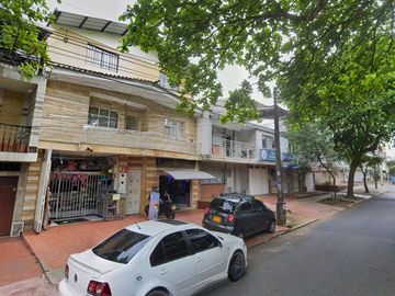 ¡OPORTUNIDAD DE INVERSIÓN EN SAN ALONSO! 
Se vende amplia casa de 3 niveles ubicada en un sector est