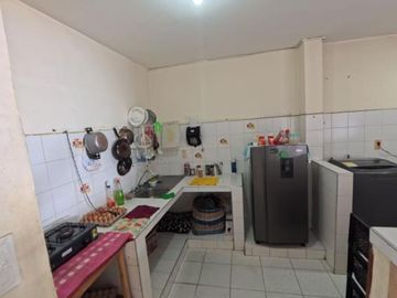 ¡OPORTUNIDAD DE INVERSIÓN EN SAN ALONSO! 
Se vende amplia casa de 3 niveles ubicada en un sector est