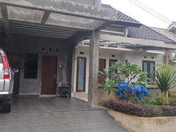 Rumah hook 2 lantai lokasi strategis di puri depok mas