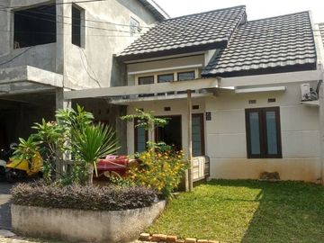 Rumah hook 2 lantai lokasi strategis di puri depok mas