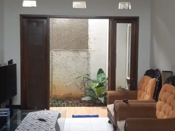 Rumah hook 2 lantai lokasi strategis di puri depok mas