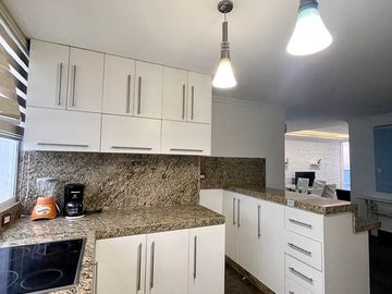 Punta Centinela, amplio departamento con vista al mar, balcón y 3 dormitorios (Torre 2000)