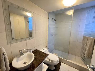 Punta Centinela, amplio departamento con vista al mar, balcón y 3 dormitorios (Torre 2000)