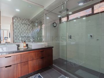 casa en arriendo/venta en bosque de pinos-usaquén. Cod V6838