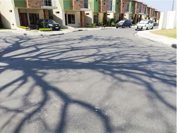 Casa de venta  dentro de urbanización Portoviejo