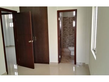 Casa de venta  dentro de urbanización Portoviejo