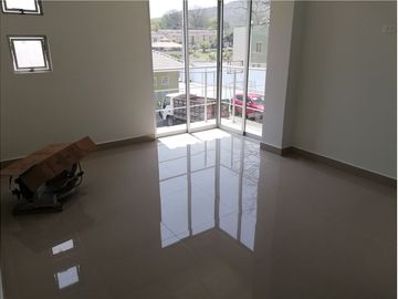Casa de venta  dentro de urbanización Portoviejo