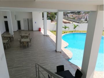 Casa de venta  dentro de urbanización Portoviejo