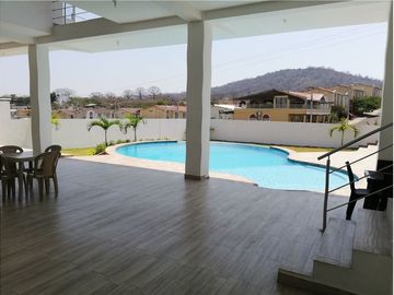 Casa de venta  dentro de urbanización Portoviejo