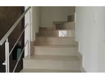 Casa de venta  dentro de urbanización Portoviejo