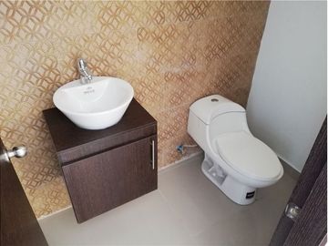 Casa de venta  dentro de urbanización Portoviejo