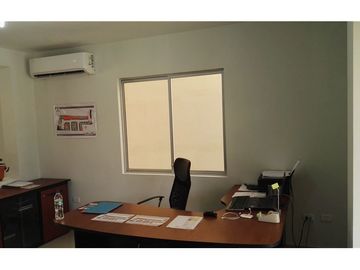 Casa de venta  dentro de urbanización Portoviejo