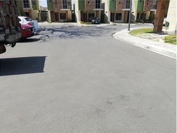 Casa de venta  dentro de urbanización Portoviejo