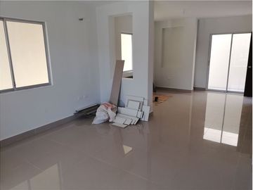 Casa de venta  dentro de urbanización Portoviejo