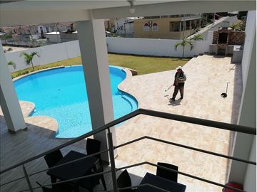 Casa de venta  dentro de urbanización Portoviejo