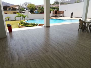 Casa de venta  dentro de urbanización Portoviejo