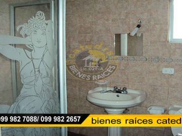 Villa Casa Edificio de venta en Parque de los Recuerdos. – código:9754