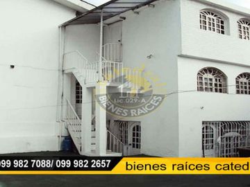 Villa Casa Edificio de venta en Parque de los Recuerdos. – código:9754