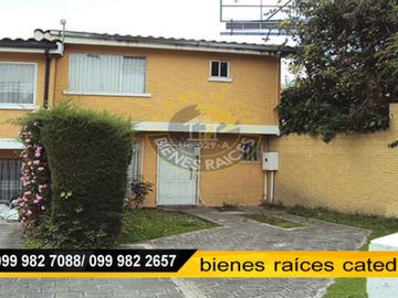 Villa Casa Edificio de venta en Parque de los Recuerdos. – código:9754