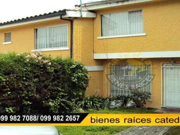 Villa Casa Edificio de venta en Parque de los Recuerdos. – código:9754