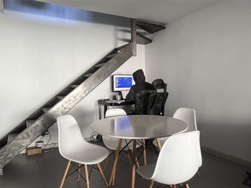 ¡OPORTUNIDAD! Dúplex Remodelado en VENTA - Las Condes
