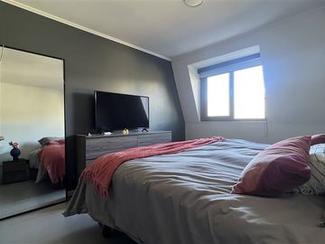 ¡OPORTUNIDAD! Dúplex Remodelado en VENTA - Las Condes