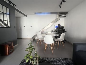 ¡OPORTUNIDAD! Dúplex Remodelado en VENTA - Las Condes