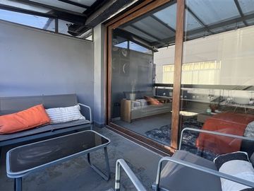 ¡OPORTUNIDAD! Dúplex Remodelado en VENTA - Las Condes