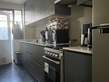 ¡OPORTUNIDAD! Dúplex Remodelado en VENTA - Las Condes