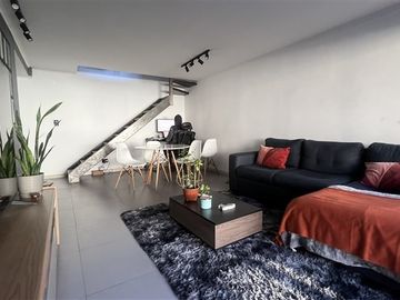 ¡OPORTUNIDAD! Dúplex Remodelado en VENTA - Las Condes