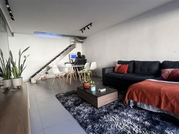 ¡OPORTUNIDAD! Dúplex Remodelado en VENTA - Las Condes