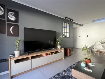 ¡OPORTUNIDAD! Dúplex Remodelado en VENTA - Las Condes